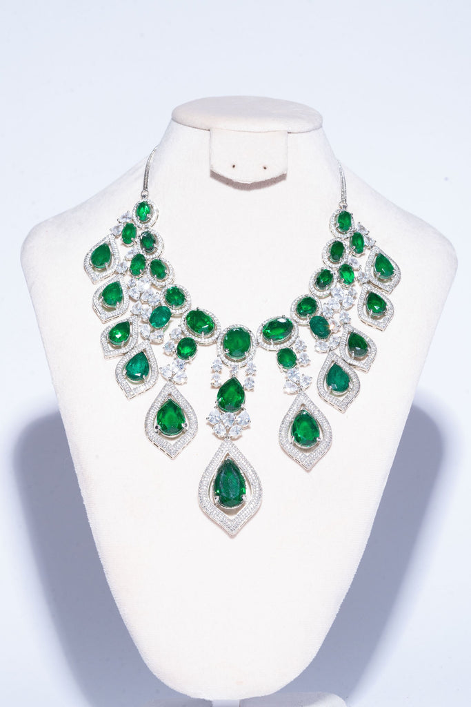 kylie jenner emerald necklace
